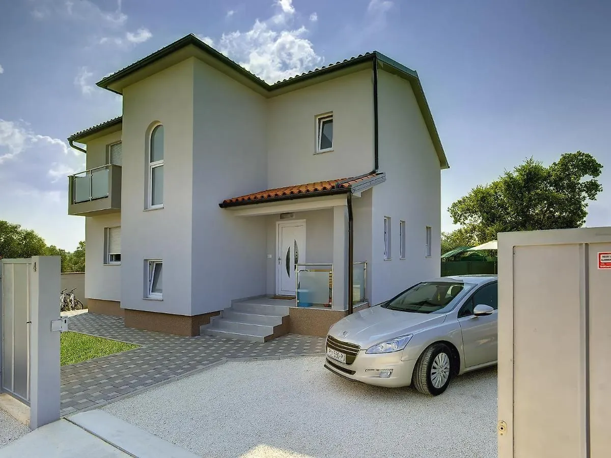 Modern Holiday Home With Pool In Vodnjan Butkovici