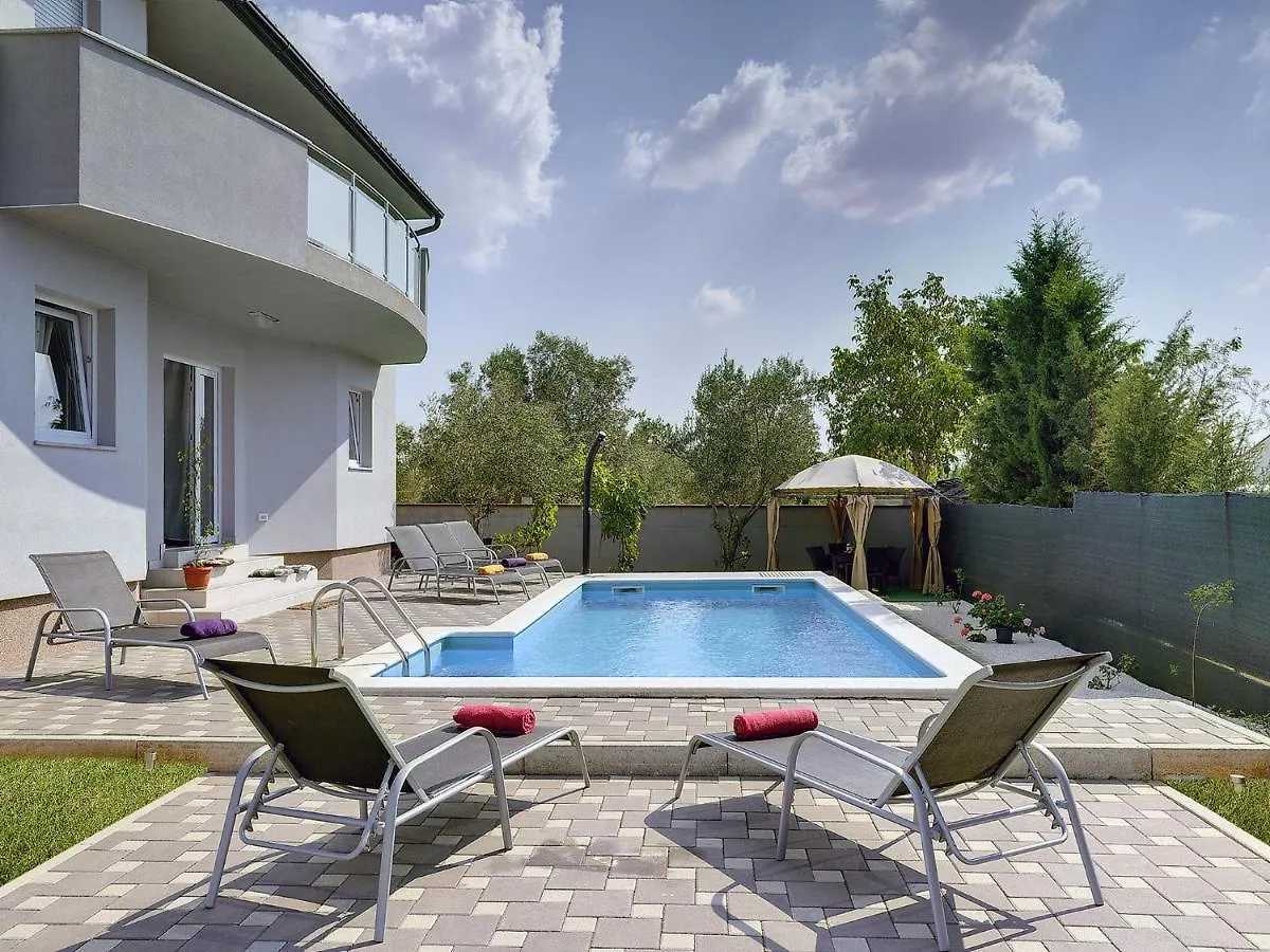 Modern Holiday Home With Pool In Vodnjan Butkovici