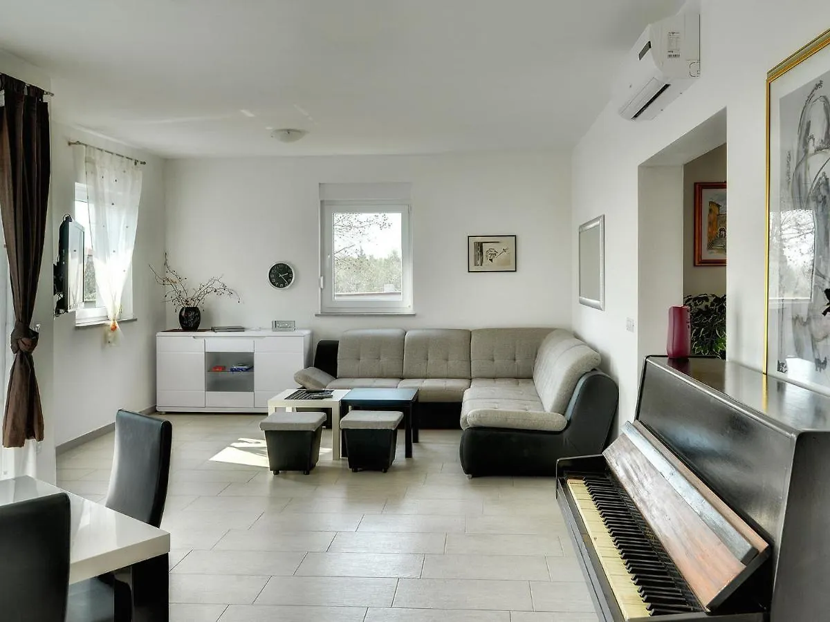Modern Holiday Home With Pool In Vodnjan Butkovici  Butkovici (Istria)