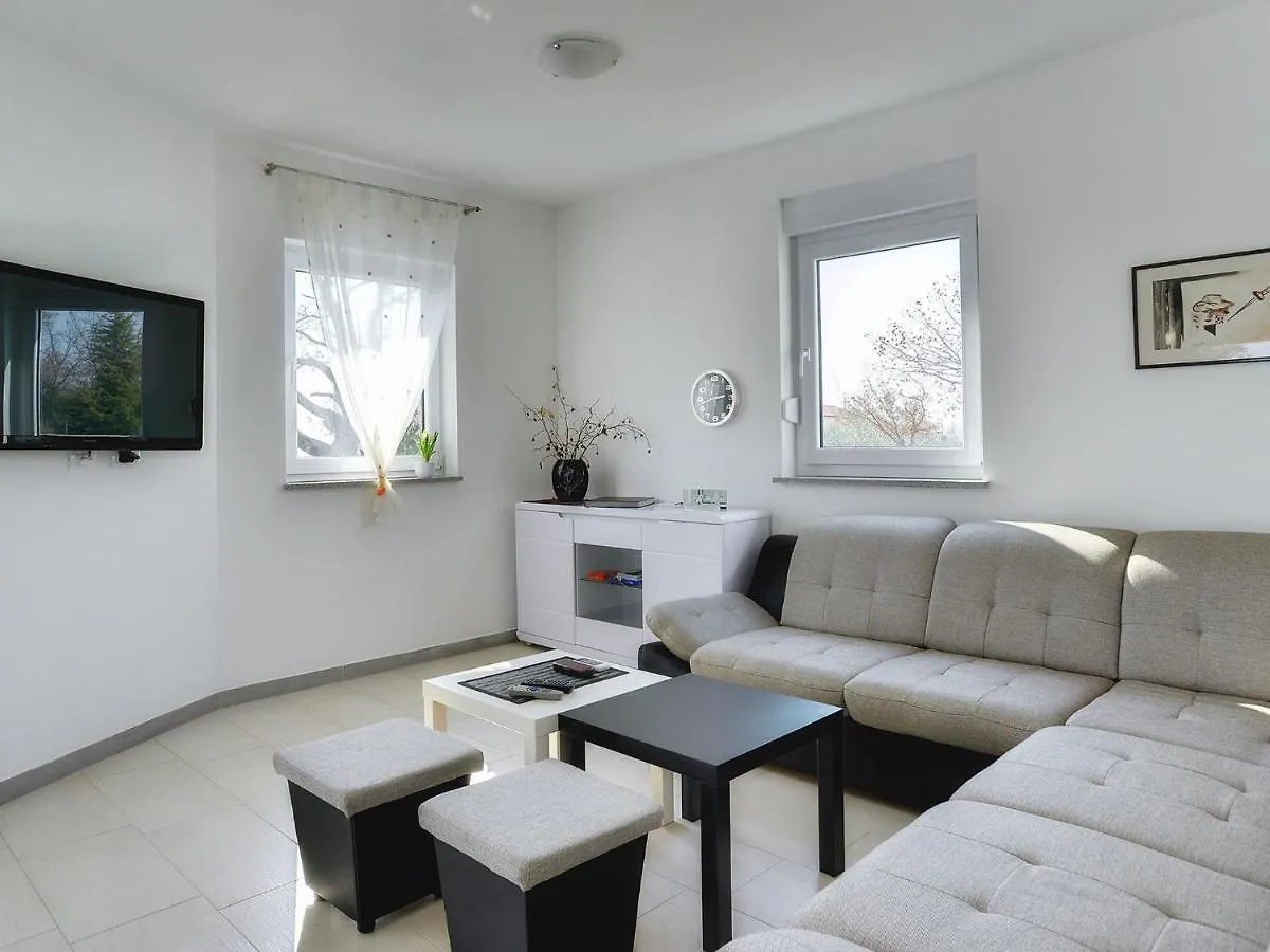 Modern Holiday Home With Pool In Vodnjan Butkovici
