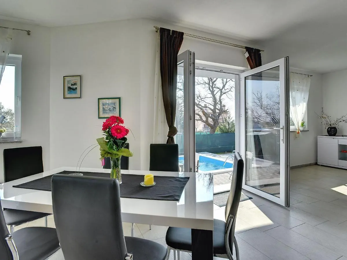Modern Holiday Home With Pool In Vodnjan Butkovici