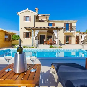  Villa David - Luxurious Secluded With A Heated Pool